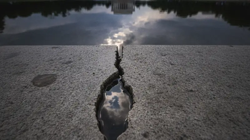 Felony Charges Dropped in Reflecting Pool Damage Case
