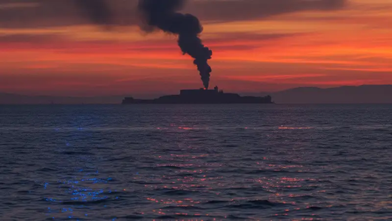 Pontoon Boat Sinks Near Alcatraz, One Dead and Two Missing After Explosion