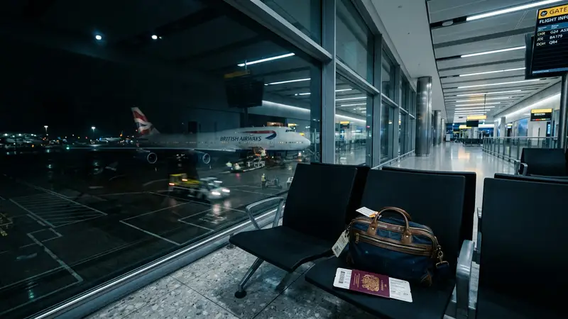 UK Launches Emergency Charter Flights as 300,000 Britons Face Middle East Stranding