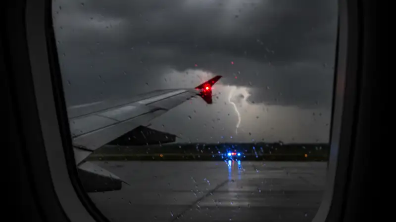 Aer Lingus Flight Plunges into Steep Bank During Aborted Landing