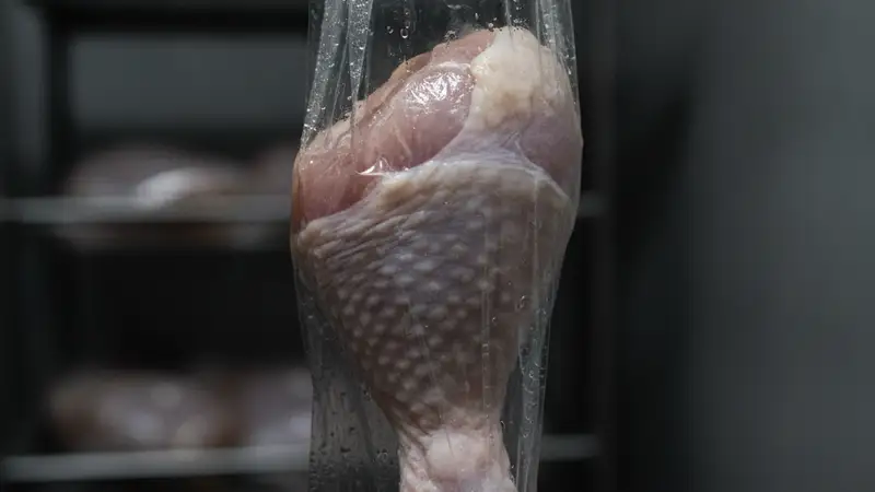 Factory-Farmed Chicken Linked to 100-Fold Rise in Campylobacter, Cancer Concerns Emerge